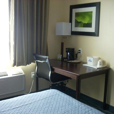 Days Inn & Suites By Wyndham Ozone Park/Jfk Airport New York Kültér fotó