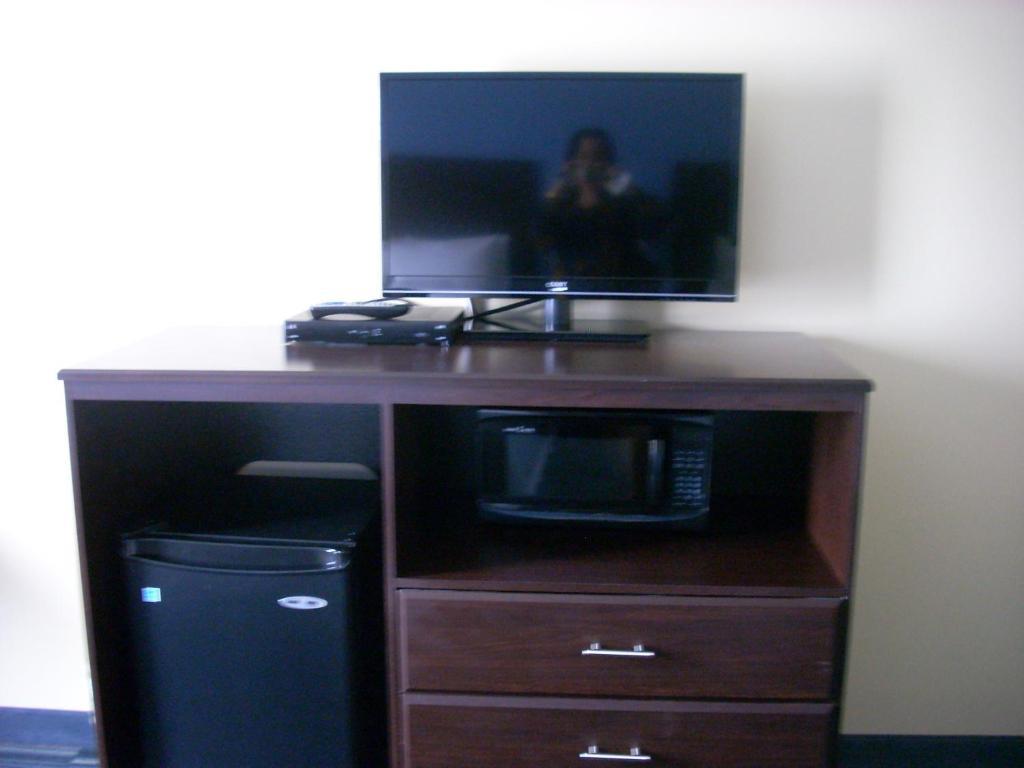 Days Inn & Suites By Wyndham Ozone Park/Jfk Airport New York Kültér fotó