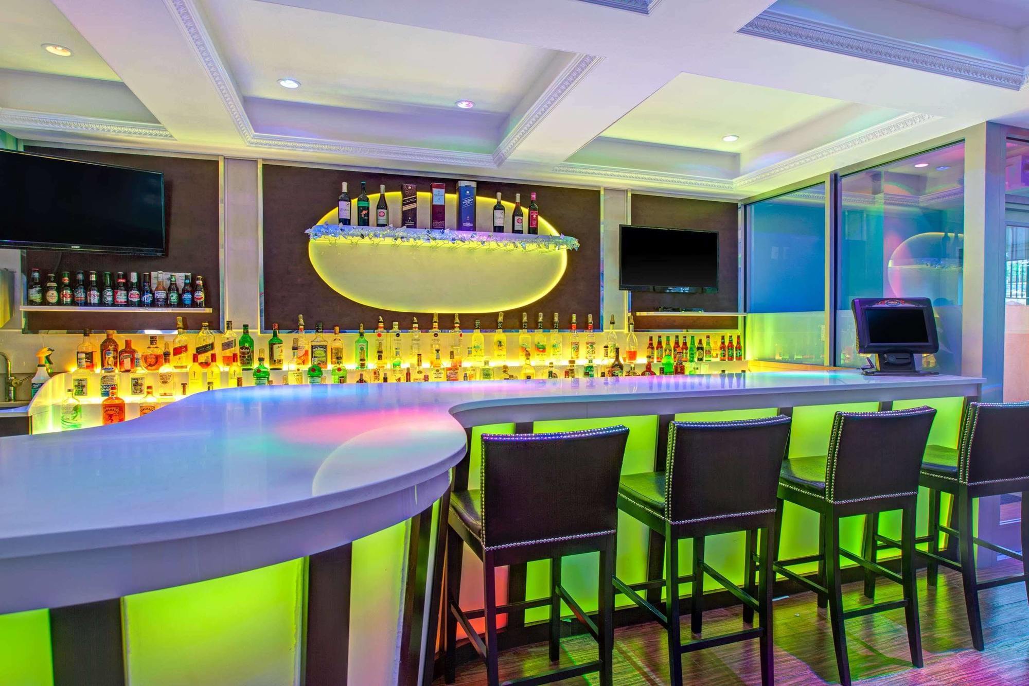 Days Inn & Suites By Wyndham Ozone Park/Jfk Airport New York Kültér fotó