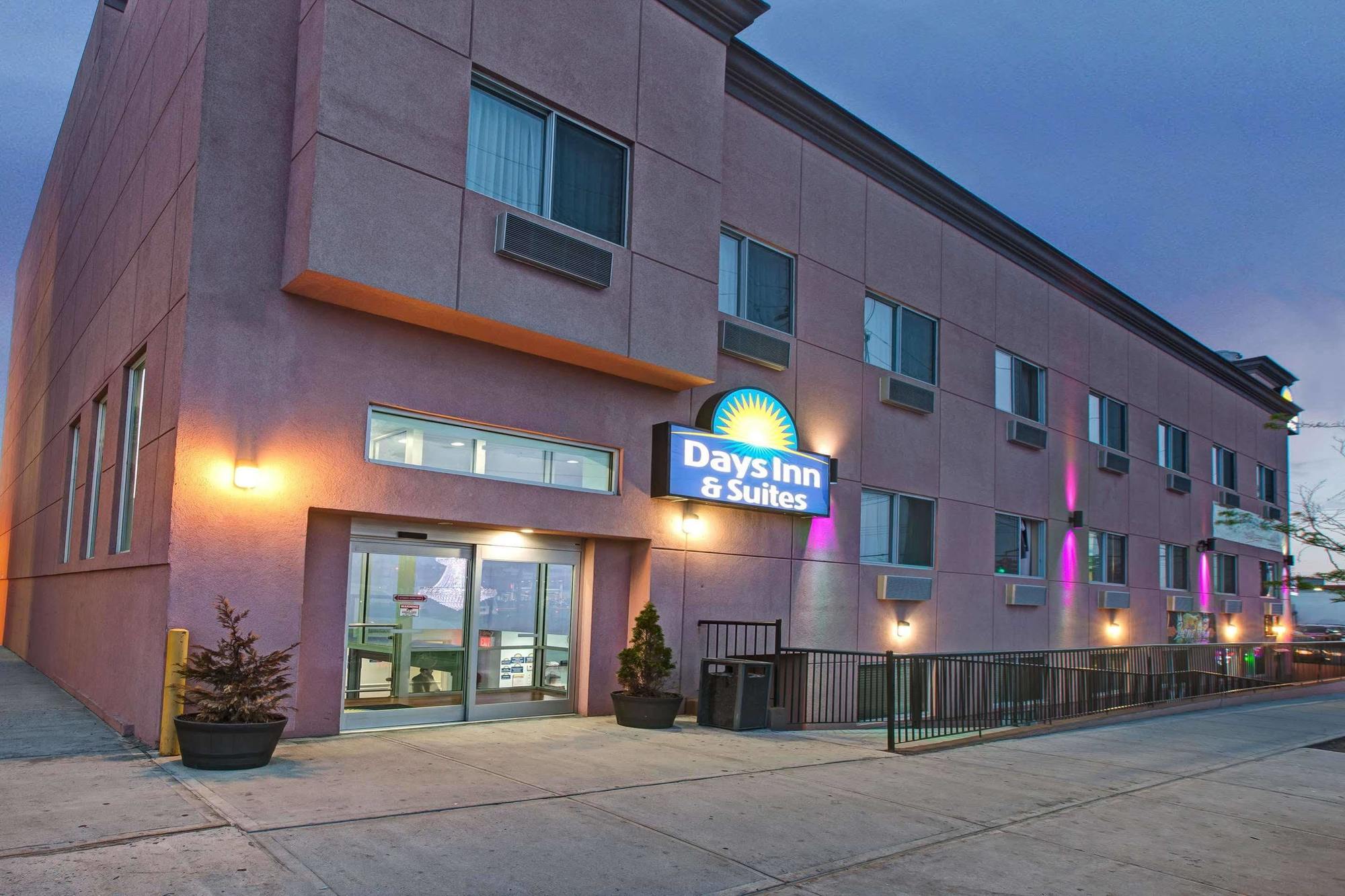 Days Inn & Suites By Wyndham Ozone Park/Jfk Airport New York Kültér fotó